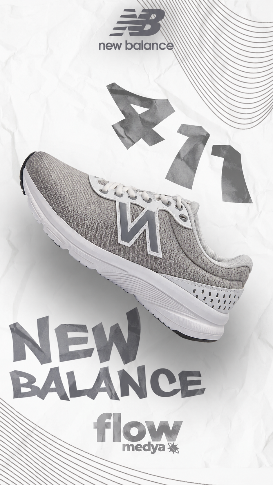 Dokulu beyaz zeminde gri New Balance ayakkabı reklamı